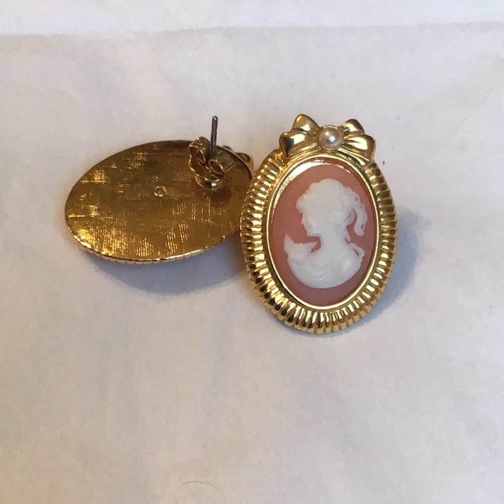 Vintage Avon Victorian Cameo Silhouette Earrings - Picture 3 of 8